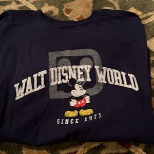 Vintage style Walt Disney World tshirt size large in navy blue
